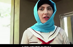 MuslimsFuck  -  Teaching A Skirt In Hijab How To Enjoyment from