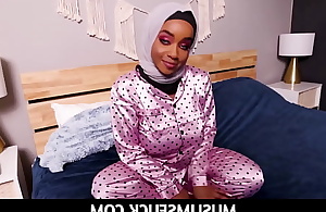 MuslimsFuck-Donnie Rock stimulates Lily Starfire's pussy