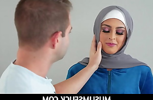MuslimsFuck-Curvy Legal age teenager In Hijab Is A Quick Learner