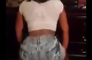 Fat booty shaking her ass