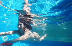 Two girls fucked right underwater beside the pool!