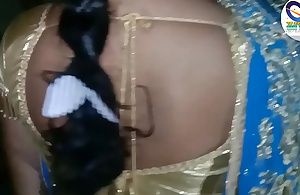 Desi gau ki barati me maal ko patake chudai kiya ghori banakar saree uthake ke Anal morose clips ke