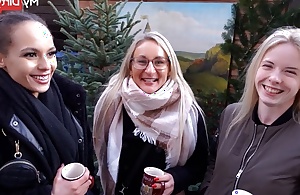Xmas-tree shopping leads to weirdo foursome for amateur Studentin Aneta - MyDirtyHobby