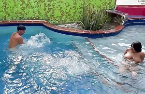 My gung-ho Indian stepsister is naked with eradicate affect pool and I go forward with to bonk her and get her orgasm