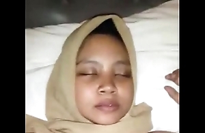 Indonesian cewek jilbab dientot fixing 1 480p